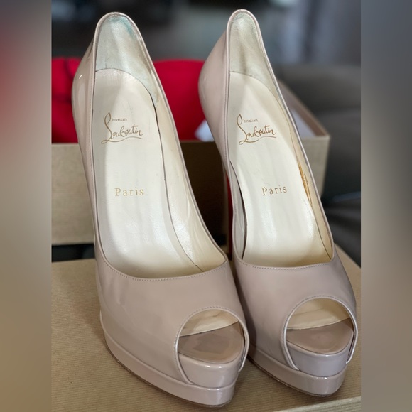 Christian Louboutin Beige Patent Leather Hyper Privé Peep Toe Pumps - Picture 4 of 7